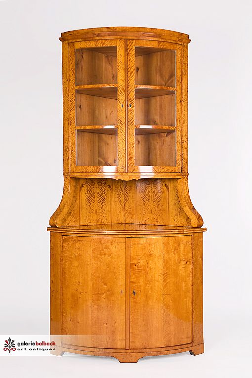 Biedermeier armoire d'angle vers 1830, le bouleau, la gomme laque polie - Brandebourg
Bouleau
Biedermeier vers 1820-1830