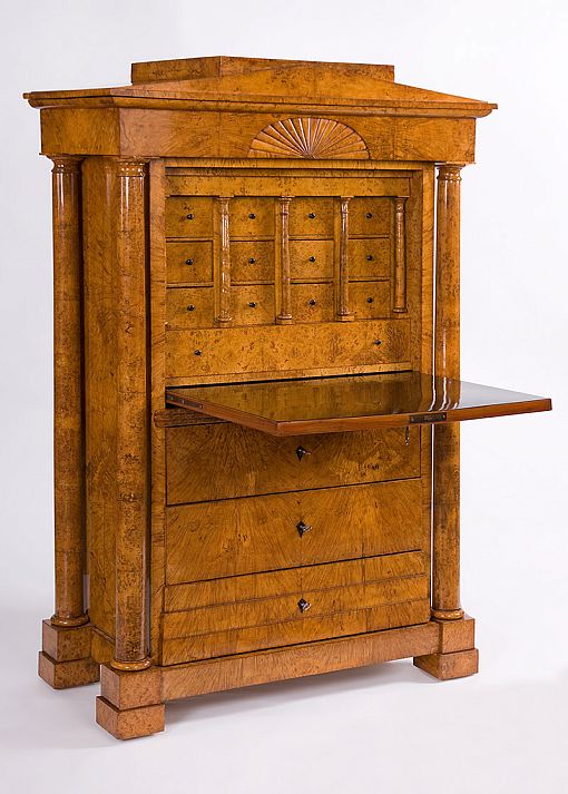 Biedermeier Schreibschrank, Musealer Sekretär mit Säulen um 1825 - Berlin / Brandenburg
Maserholz
Biedermeier um 1825