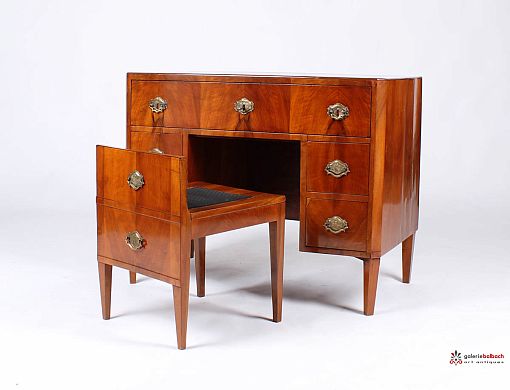 Antique Biedermeier Desk, Early Writing Commode c. 1810 - Bavaria
Walnut
Biedermeier around 1810