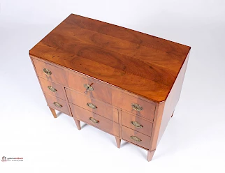 Walnut chest of drawers
