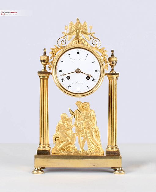 Antico orologio da tavolo, orologio da caminetto del 1800-1810 circa - Friburgo
bronzo dorato, smalto
Il Direttorio intorno al 1800-1810