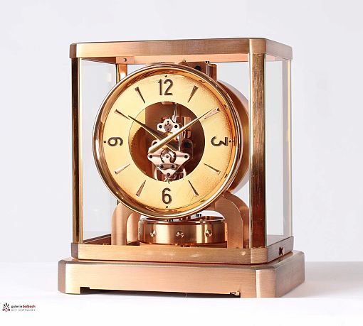 Jaeger Le Coultre - ATMOS II, Vintage-look table clock, Mid Century - Switzerland
Brass, rose gold-plated
Year of manufacture 1950