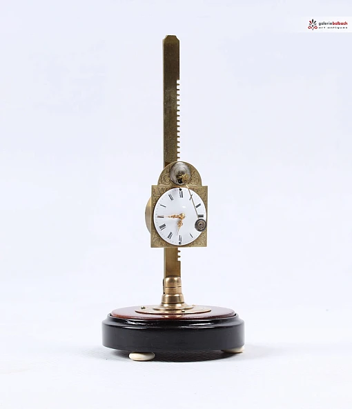 Antike Sägeuhr, kleine Sägeuhr, frühes 19. Jahrhundert - Süddeutschland
Messing, Emaille, Holz
frühes 19. Jhdt.