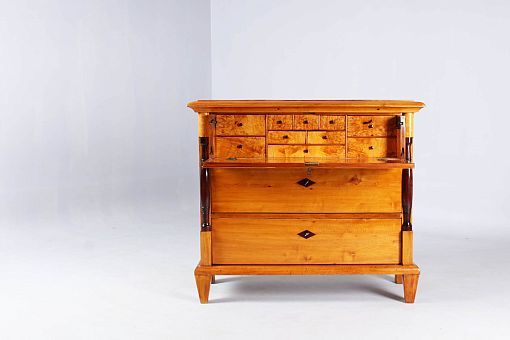Antike Kommode mit Sekretärfach, Birke, Skandinavien um 1835 - Skandinavien
Birke
Biedermeier um 1835