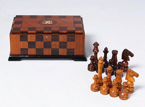 Antike Schachfiguren aus Holz in originalem Holzkasten, Art Deco 1920s - Deutschland
Buche, Mahagoni, Palisander
Art Deco um 1925