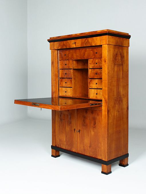 Cassapanca biedermeier in ciliegio, 1820 circa, liscia e stretta 90 cm - Germania meridionale
Ciliegio
Biedermeier intorno al 1820