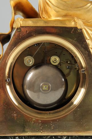 Mouvement avec sonnerie à disques de serrure et suspension à fil du pendule