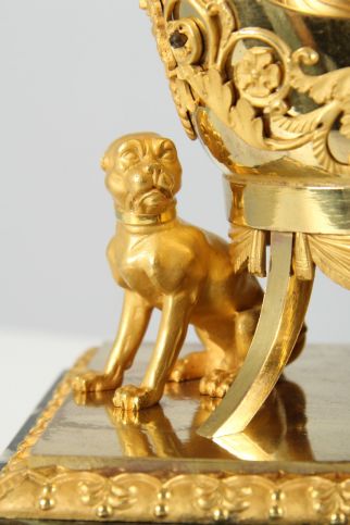 Bouledogue en bronze doré à chaud
