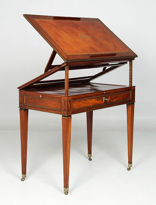 Table d'architecte antique, table à dessin et bureau, Directoire, 1795 - France
Acajou, cuir
Directoire vers 1795