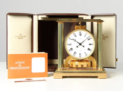 Jaeger LeCoultre, Atmos Vendome originale, 1978, avec boîte et papiers - Suisse
Laiton doré
Année de fabrication 1978