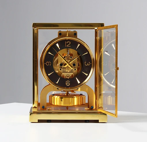 Jaeger LeCoultre, Atmos watch with black dial, manufactured 1955 - Switzerland
Brass gold plated
Year of manufacture 1955