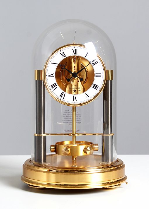 Jaeger LeCoultre, montre Atmos, 150e Anniversaire, boîte et papiers - Suisse
Laiton, verre, émail
Année de construction 1987