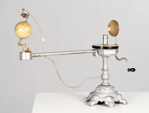 Antique planet model, tellurium with sun, moon and earth, around 1900 - Stockholm
Metal, wood, paper
around 1900