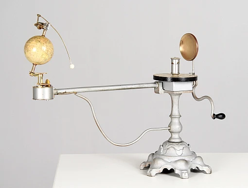 Antique planet model, tellurium with sun, moon and earth, around 1900 - Stockholm
Metal, wood, paper
around 1900