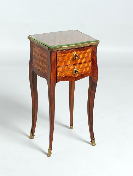 Antiker Beistelltisch, Frankreich, 18. Jhdt., Louis XV um 1760 - Frankreich
Palisander, Rosenholz
Mitte 18. Jahrhundert