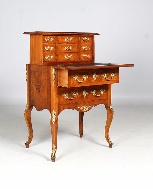 Secretaire à la Bourgogne, antiker Sekretär, Schreibtisch, 19. Jhdt - Dresden
Nussbaum
Ende 19. Jahrhundert