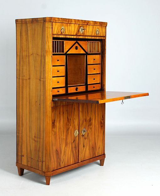 Piccola segretaria antica Biedermeier, noce, Austria 1820 ca. - Austria
Noce
Biedermeier intorno al 1820