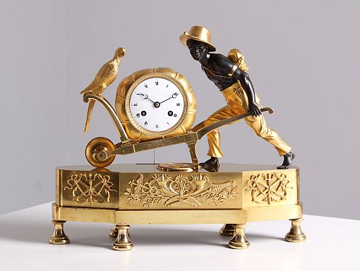 Antique bronze pendulum "Au Negre" or "Au Bon Sauvage", Empire, c 1810 - France
Fire-gilt and patinated bronze
Empire around 1810