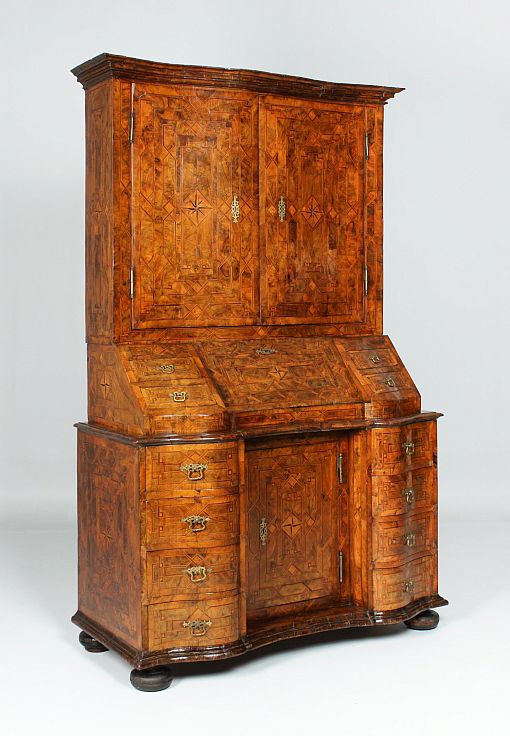 Antiker Sekretär, Barock um 1750, Nussbaum, Marketerie, Bandelwerk - Südwest-Deutschland
Nussbaum u.a.
um 1750