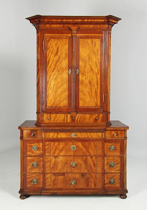 Louis XVI chest of drawers with centrepiece, marquetry, German c. 1790 - Saxony
Satinwood, mahogany and others
Classicism around 1790