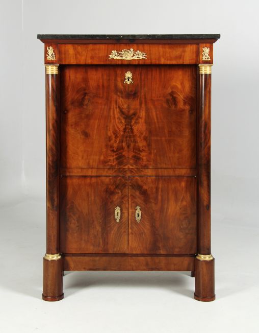 Secrétaire antique, acajou, patine, France, Empire vers 1820 - France
Acajou
Empire vers 1820