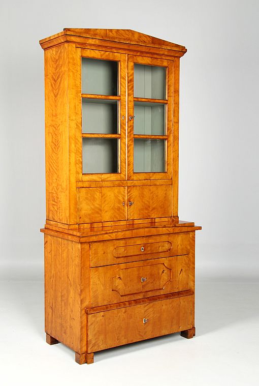 Antique chest of drawers with display cabinet, birch, Biedermeier 1835 - Northern Germany
Birch
Biedermeier around 1835