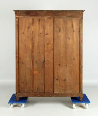 Restoring a wardrobe