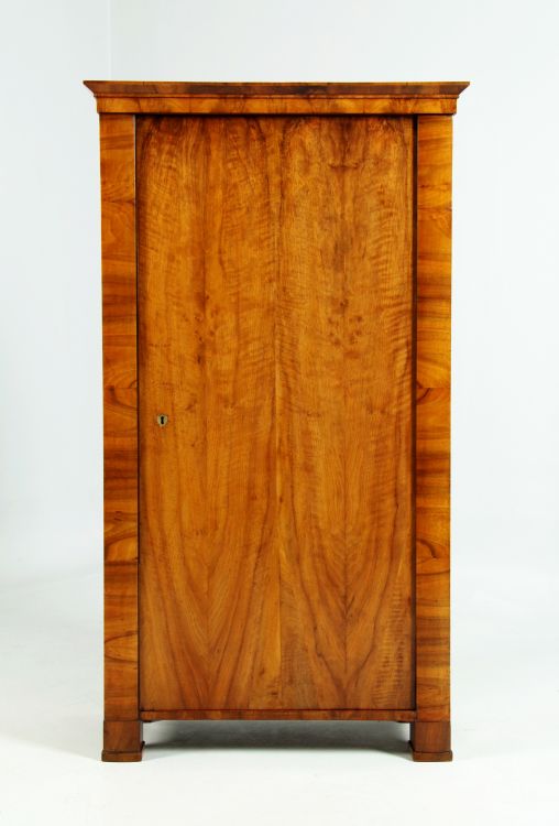 Petite armoire Biedermeier antique, en noyer, restauré, vers 1830 - Autriche
Noyer
Biedermeier vers 1830