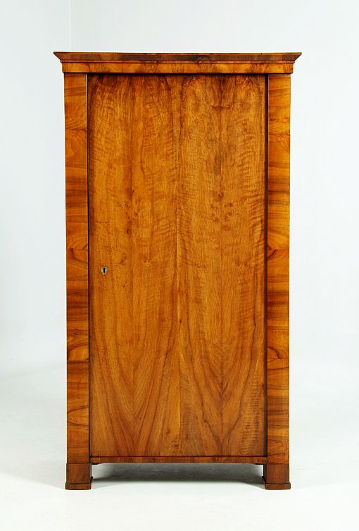 Kleiner antiker Biedermeier Schrank, Nussbaum, restauriert, um 1830 - Österreich
Nussbaum
Biedermeier um 1830