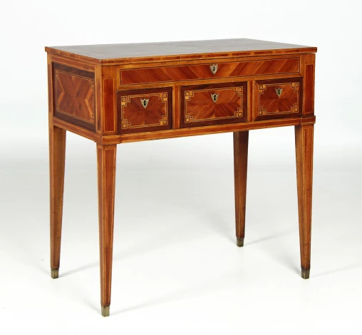 Small antique desk, dressing table, cherry, walnut, Louis XVI - Italy
Walnut, plum, cherry tree
Louis XVI around 1800