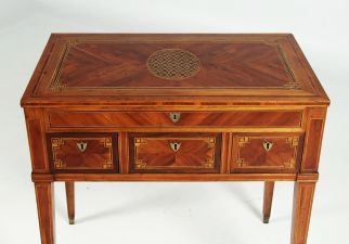 Ladies desk