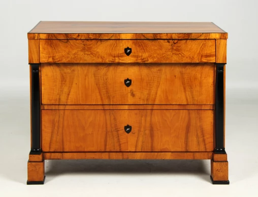 Restored chest of drawers with columns, walnut, Biedermeier circa 1825 - Southern Germany
Walnut
Biedermeier around 1825
