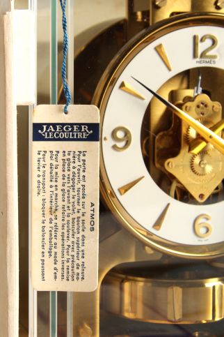 Clock with temperature drive