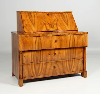 <p>Bade-Wurtemberg<br />
Noyer<br />
Biedermeier vers 1830</p>