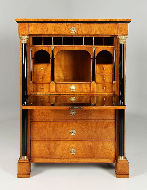 Secrétaire antique, le frêne, Biedermeier vers 1825, gomme laque polie - Sud-ouest de lAllemagne
Frêne
Biedermeier vers 1825