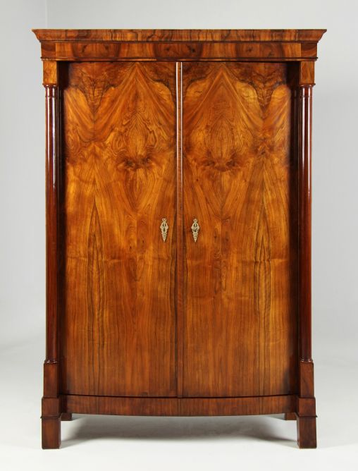 Antique armoire Biedermeier, en noyer, l'Autriche vers 1830 - Autriche
Noyer
Biedermeier vers 1830