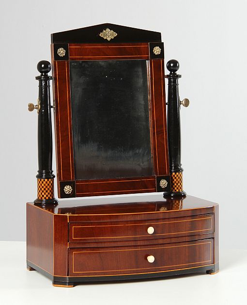 Specchio da trucco antico, Biedermeier Psyche, Amburgo, 1832 - Germania settentrionale (Amburgo)
Mogano, acero
Data: 1832