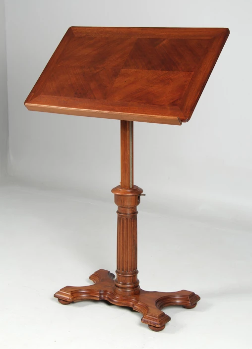 Antique, height-adjustable drawing or architect's table, 19th century - France
Walnut
End of 19th century.