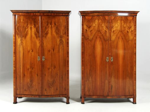 Paar antike Schränke, Nussbaum, Biedermeier um 1835 - Österreich
Nussbaum
Biedermeier um 1835