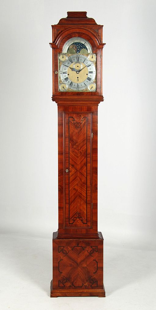 Horloge de parquet antique avec mécanisme musical, phase de lune et date - Angleterre (Londres)
Noyer
deuxième moitié du 18e siècle