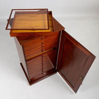 Schublade mit Glasabdeckung