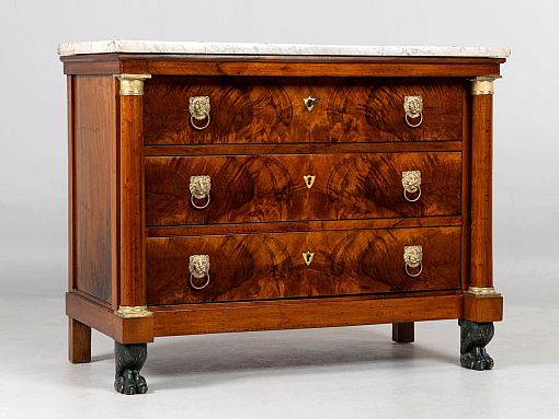 Chest of drawers with columns, marble top, walnut, early 19th century. - France
Walnut
early 19th century