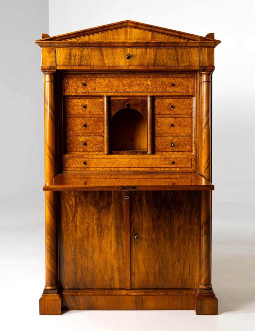 Antique secrétaire Biedermeier avec des colonnes, en noyer, vers 1825 - Sud de lAllemagne
Noyer, grain dérable
Biedermeier vers 1825