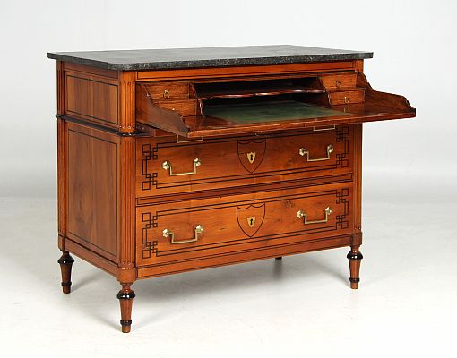 Antike Kommode mit Sekretärfach, Kirsche, Frankreich um 1795 - Frankreich
Kirschbaum u.a.
spätes 18. Jahrhundert