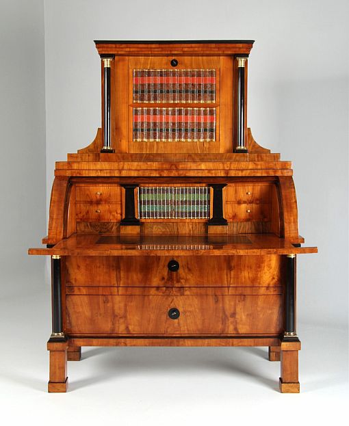 Aniker Sekretär mit Geheimfächern, Kirsche, Biedermeier um 1815 - Mitteldeutsch
Kirsche
Biedermeier um 1815