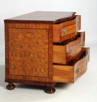 Antiquités Commode