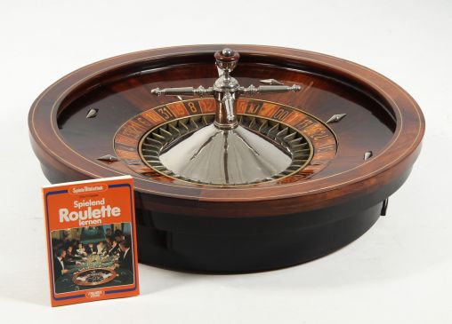 Antiker Roulette Kessel, Spielbank Bad Wiessee, frühes 20. Jahrhundert - England
Palisander u.a.
frühes 20. Jahrhundert