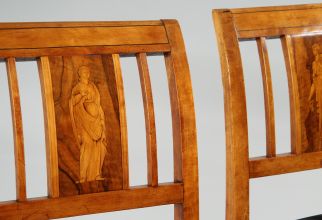 Chaises antiques avec marqueterie