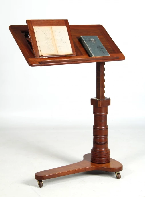Antique drawing table, reading table, desk, walnut, 19th century - London
Walnut
around 1900