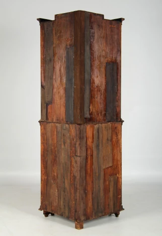 Rückwand antiker Eckschrank